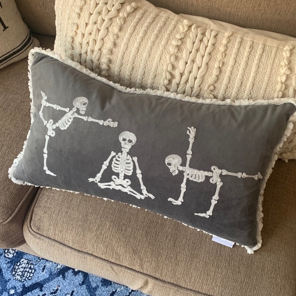 Yoga skeleton pillow Clearance